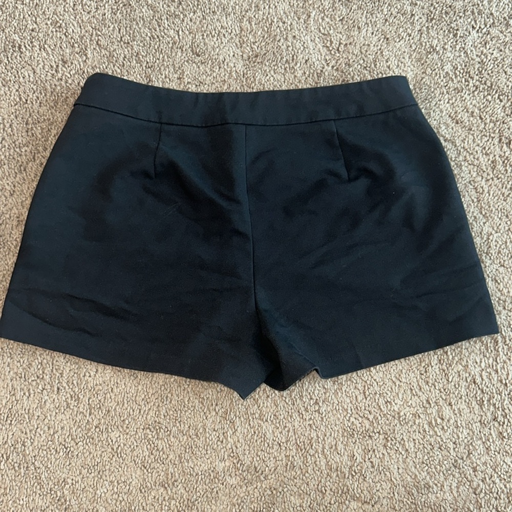 Express Shorts - Picture 2 of 5